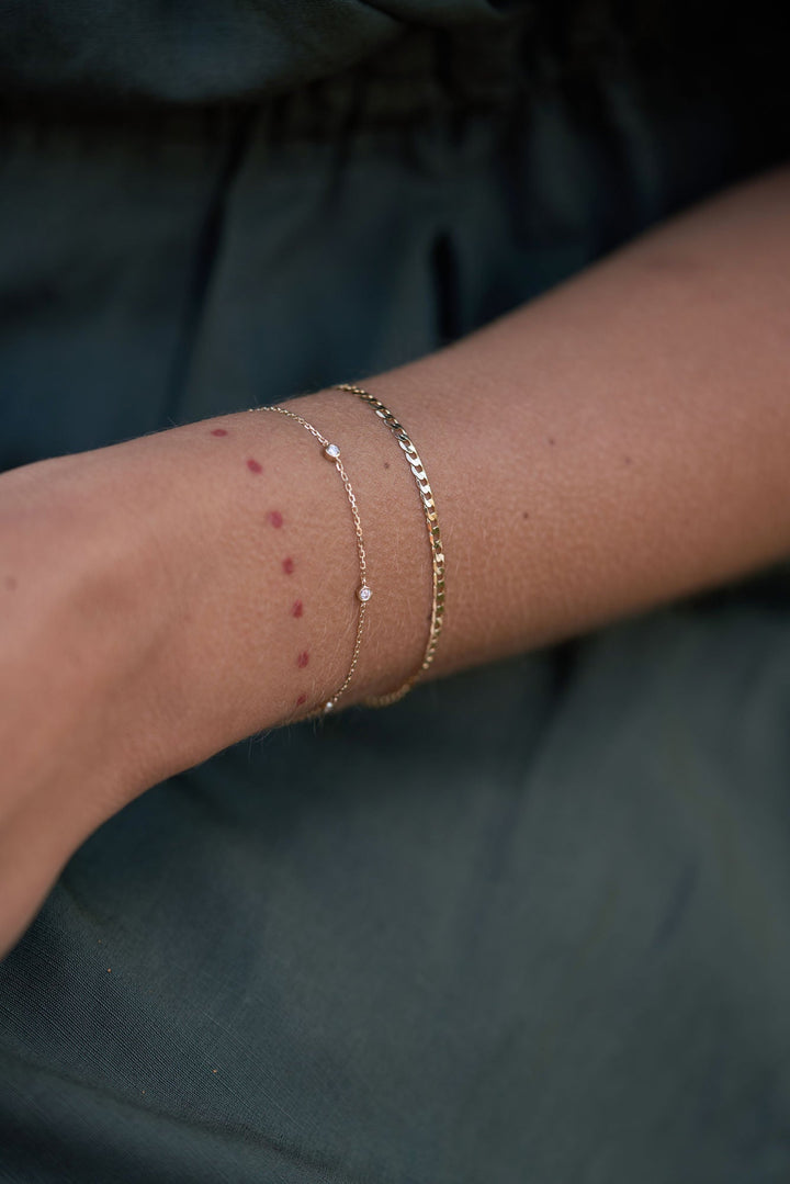 https://ik.imagekit.io/fzkghjurk1l/resize-external/https://storage.googleapis.com/shop_images/Akind/AKIND_StationDiamondBracelet_3.jpg?tr=w-2000,h-2000,c-at_max,f-jpg,bg-white