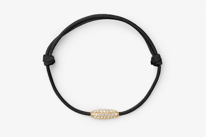 https://ik.imagekit.io/fzkghjurk1l/resize-external/https://storage.googleapis.com/shop_images/Akind/Akind_armband_1_svart_1_2000px.jpg?tr=w-2000,h-2000,c-at_max,f-jpg,bg-white