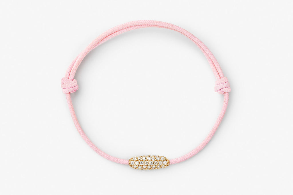https://ik.imagekit.io/fzkghjurk1l/resize-external/https://storage.googleapis.com/shop_images/Akind/Akind_armband_1_rosa_1_2000px.jpg?tr=w-2000,h-2000,c-at_max,f-jpg,bg-white