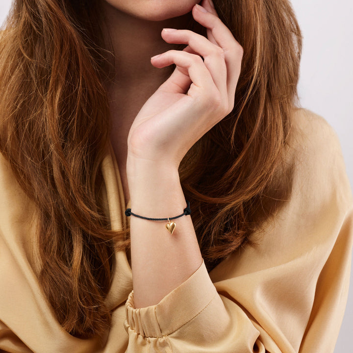 Black Heart 18K Gold Bracelet w. Magnet