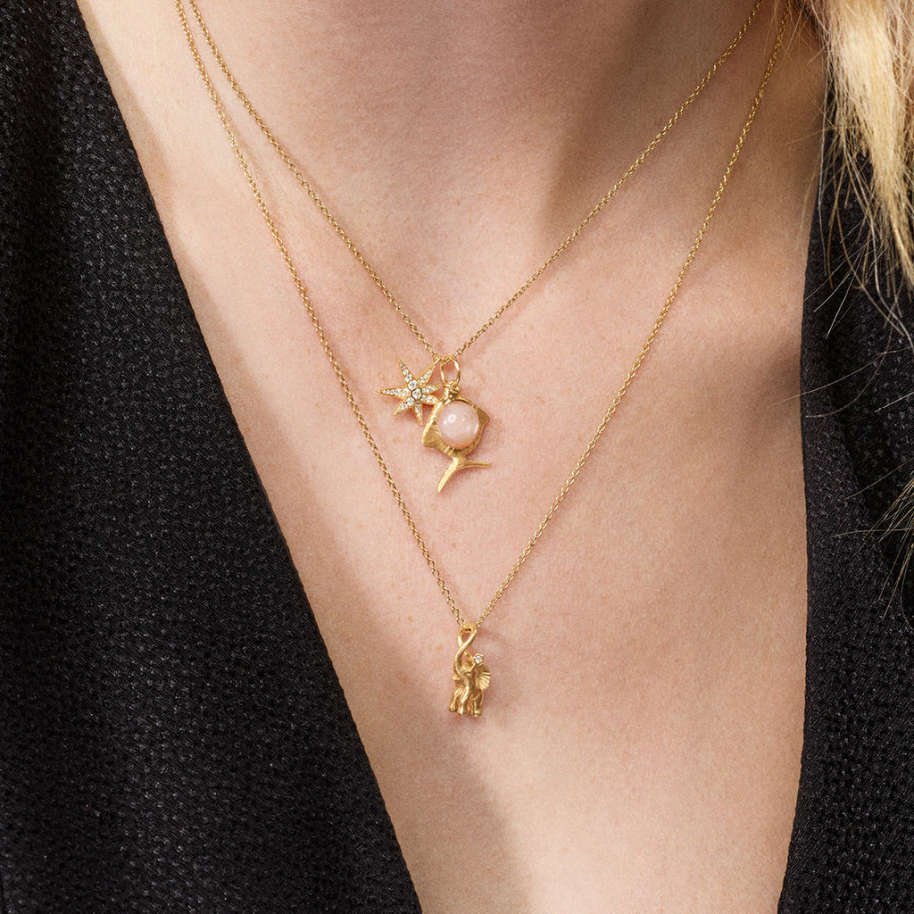 Small Elephant Charm 18K Gold Pendant w. Diamond