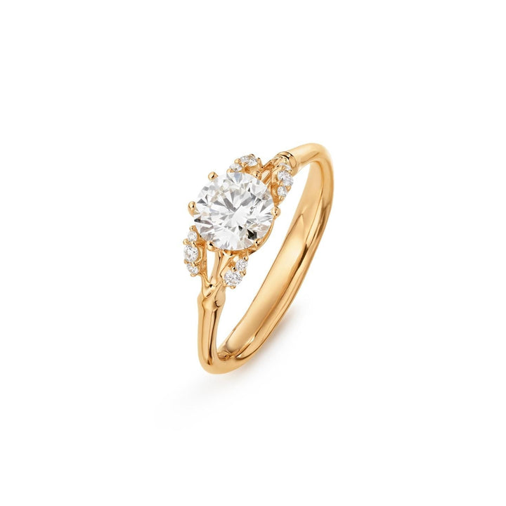 Winter Frost Solitaire 18K Gold Ring w. 11 Diamonds