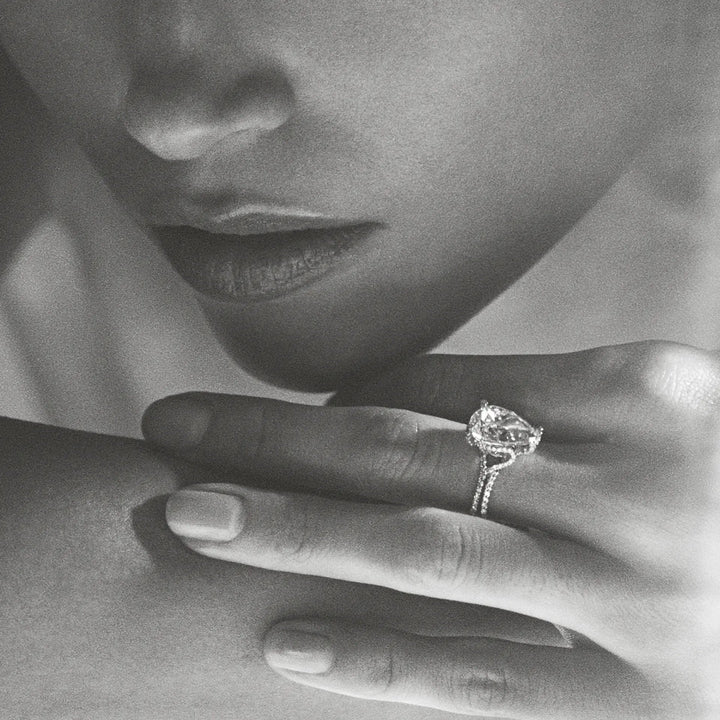 Love Band Solitaire 18K Gold Ring w. 122 Diamonds