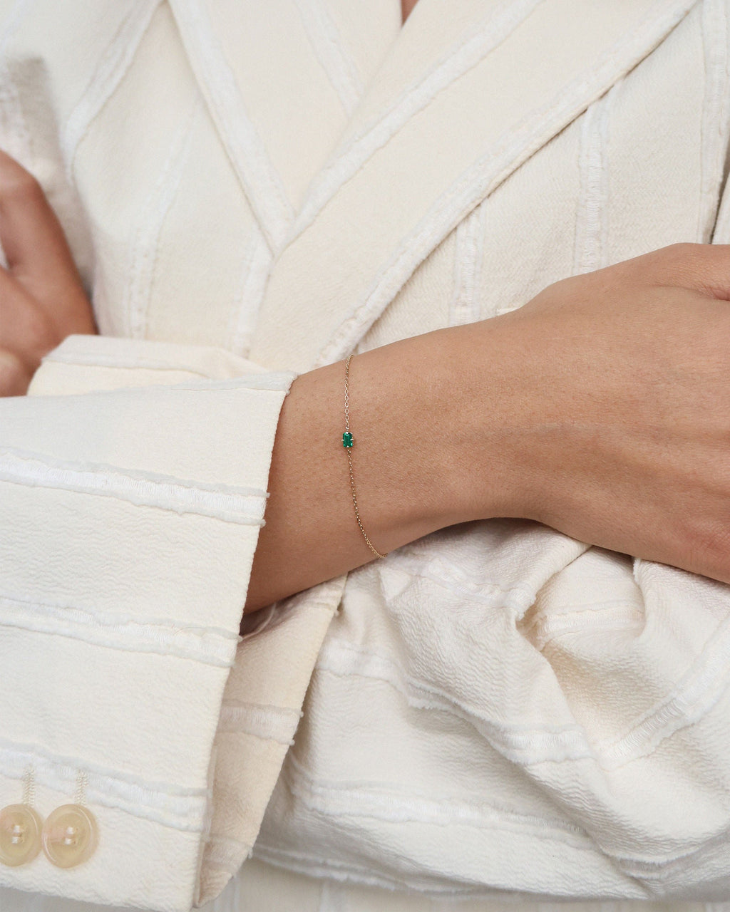 https://ik.imagekit.io/fzkghjurk1l/resize-external/https://storage.googleapis.com/shop_images/Akind/Emerald%20bracelet%20cropped2.png?tr=w-2000,h-2000,c-at_max,f-jpg,bg-white