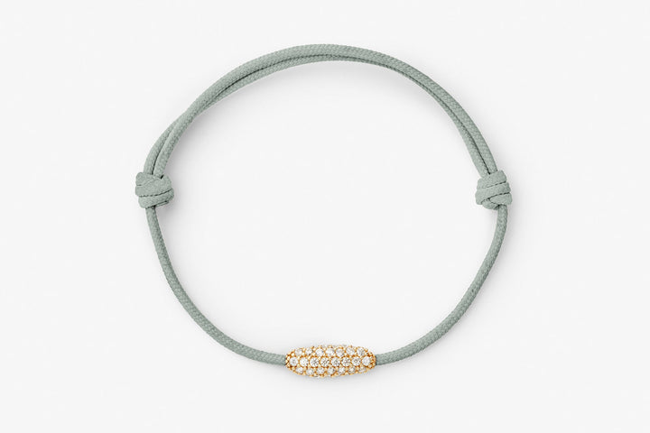 https://ik.imagekit.io/fzkghjurk1l/resize-external/https://storage.googleapis.com/shop_images/Akind/Akind_armband_1_gra%CC%8A_1_2000px.jpg?tr=w-2000,h-2000,c-at_max,f-jpg,bg-white
