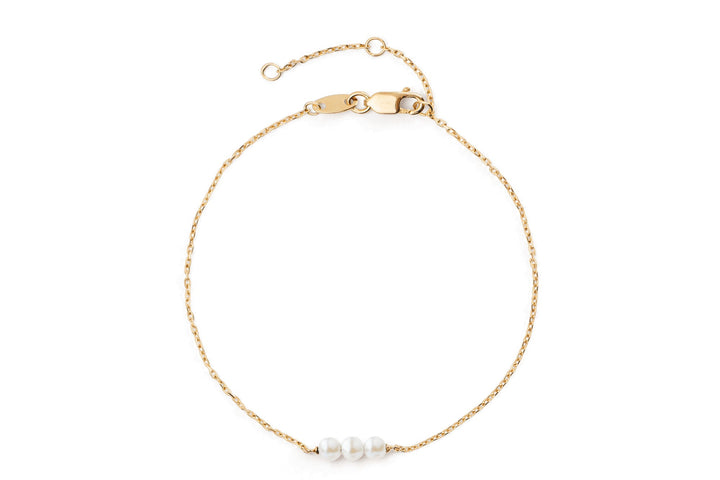 https://ik.imagekit.io/fzkghjurk1l/resize-external/https://storage.googleapis.com/shop_images/Akind/AKIND_ThreadedPearlBracelet_Studio.png?tr=w-2000,h-2000,c-at_max,f-jpg,bg-white