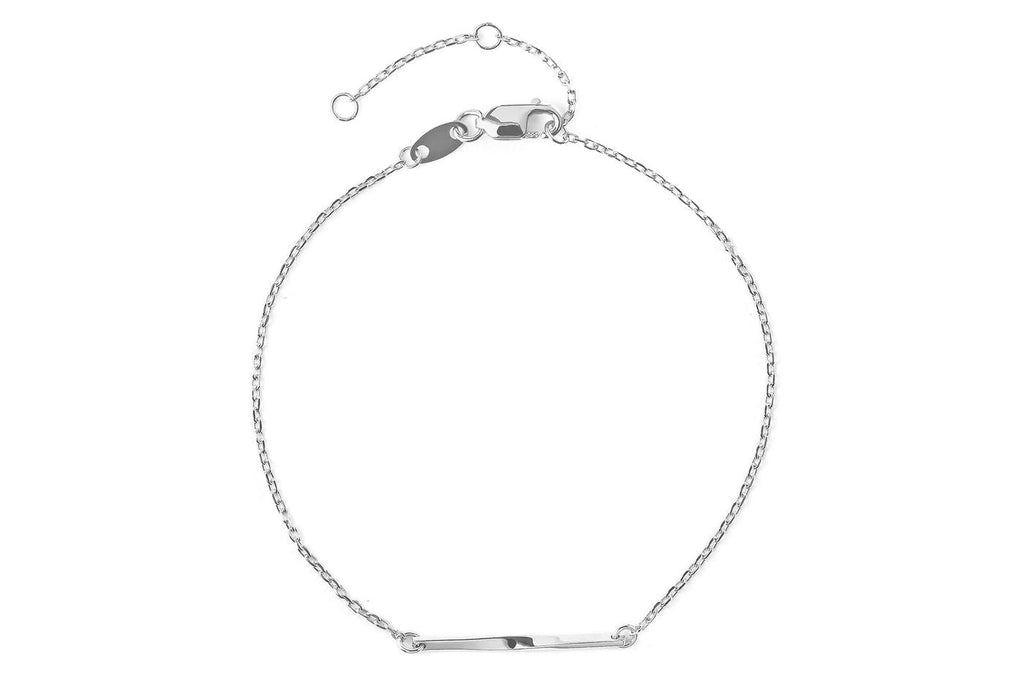 https://ik.imagekit.io/fzkghjurk1l/resize-external/https://storage.googleapis.com/shop_images/Akind/AKIND_TwistBracelet_WG_Studio.png?tr=w-2000,h-2000,c-at_max,f-jpg,bg-white