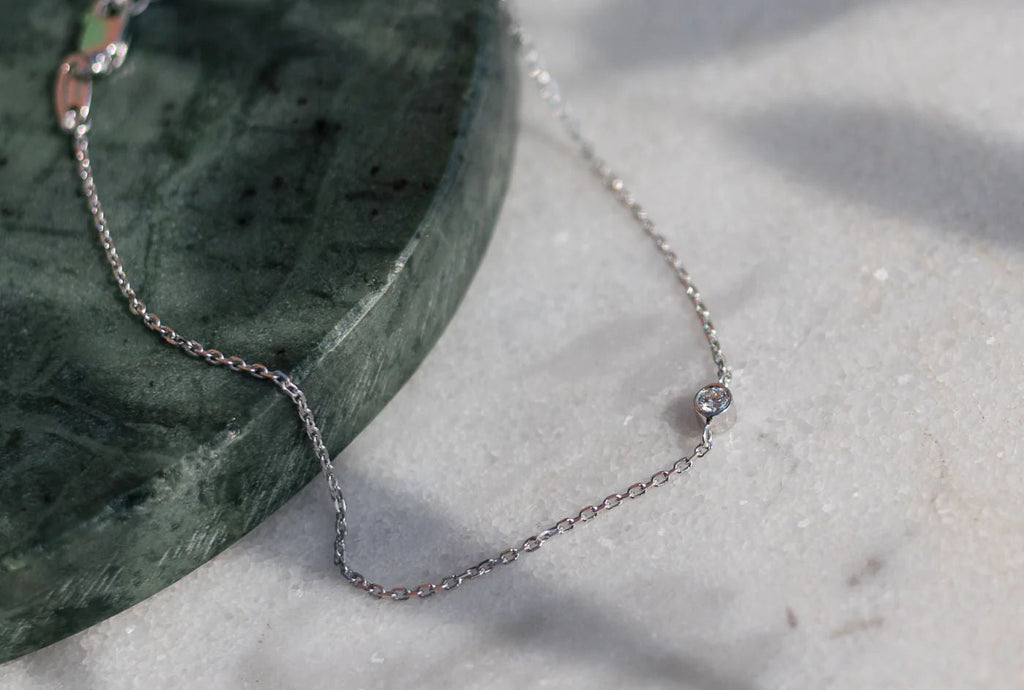 https://ik.imagekit.io/fzkghjurk1l/resize-external/https://storage.googleapis.com/shop_images/Akind/AKIND_DiamondBracelet_WG_Enviro.png?tr=w-2000,h-2000,c-at_max,f-jpg,bg-white