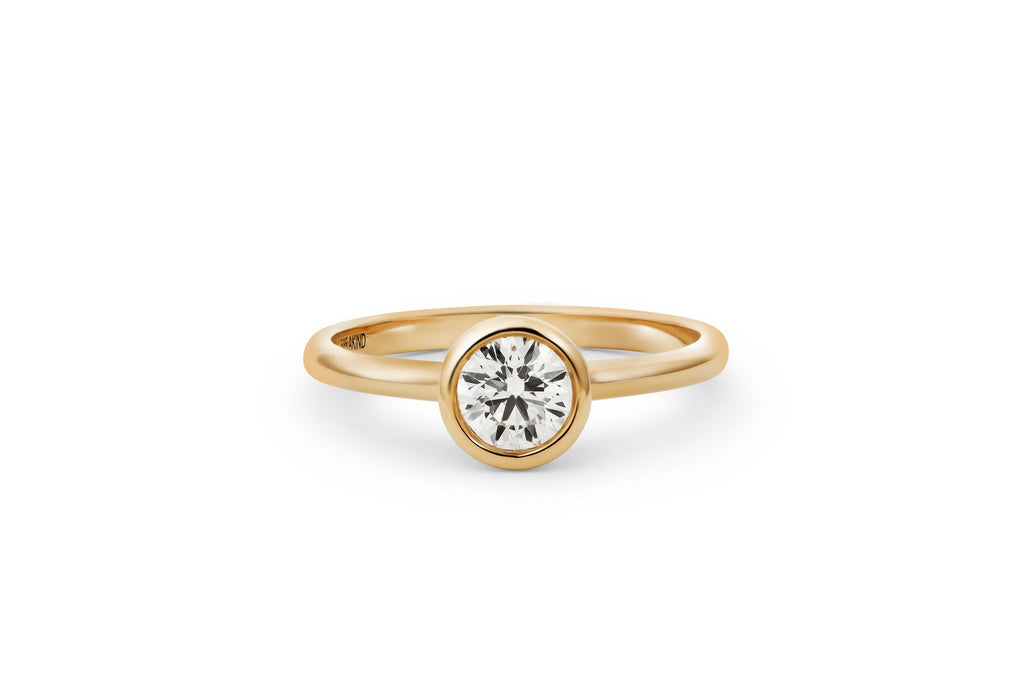 https://ik.imagekit.io/fzkghjurk1l/resize-external/https://storage.googleapis.com/shop_images/Akind/Akind_Ring_07_2.png?tr=w-2000,h-2000,c-at_max,f-jpg,bg-white