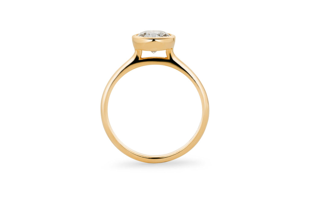 https://ik.imagekit.io/fzkghjurk1l/resize-external/https://storage.googleapis.com/shop_images/Akind/Akind_Ring_07_3.png?tr=w-2000,h-2000,c-at_max,f-jpg,bg-white