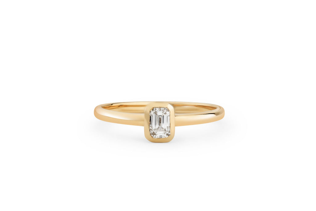 https://ik.imagekit.io/fzkghjurk1l/resize-external/https://storage.googleapis.com/shop_images/Akind/Akind_Ring_23_2.png?tr=w-2000,h-2000,c-at_max,f-jpg,bg-white