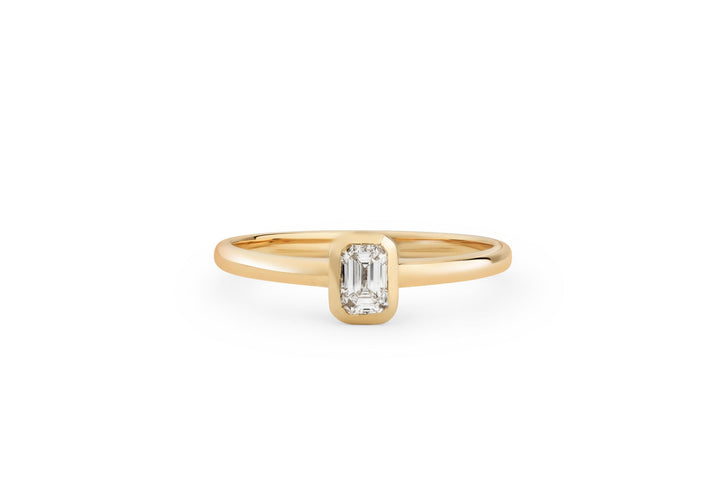 https://ik.imagekit.io/fzkghjurk1l/resize-external/https://storage.googleapis.com/shop_images/Akind/Akind_Ring_23_2.png?tr=w-2000,h-2000,c-at_max,f-jpg,bg-white