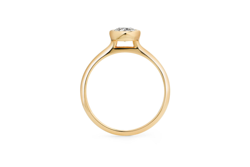 https://ik.imagekit.io/fzkghjurk1l/resize-external/https://storage.googleapis.com/shop_images/Akind/Akind_Ring_23_3.png?tr=w-2000,h-2000,c-at_max,f-jpg,bg-white