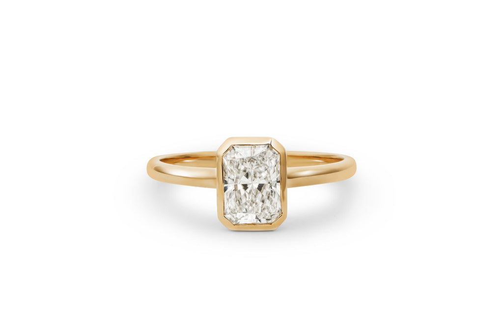 https://ik.imagekit.io/fzkghjurk1l/resize-external/https://storage.googleapis.com/shop_images/Akind/Akind_Ring_06_2%20%281%29.png?tr=w-2000,h-2000,c-at_max,f-jpg,bg-white