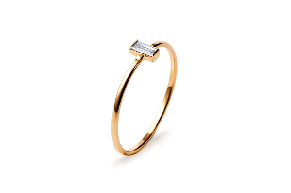 https://ik.imagekit.io/fzkghjurk1l/resize-external/https://storage.googleapis.com/shop_images/Akind/AKIND_VerticalBaguetteDiamondRing_YG_Studio.png?tr=w-2000,h-2000,c-at_max,f-jpg,bg-white