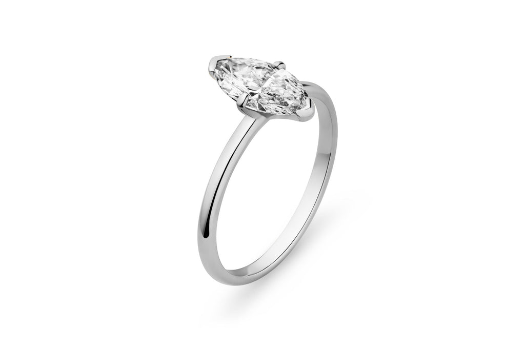 https://ik.imagekit.io/fzkghjurk1l/resize-external/https://storage.googleapis.com/shop_images/Akind/Akind_Ring_25_1_vg.png?tr=w-2000,h-2000,c-at_max,f-jpg,bg-white