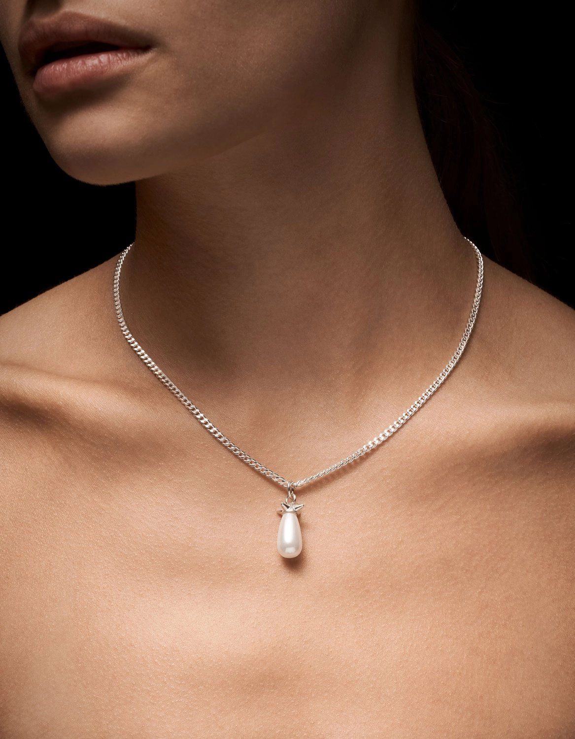 Pearl Tear Silver Necklace w. Glass Pearl