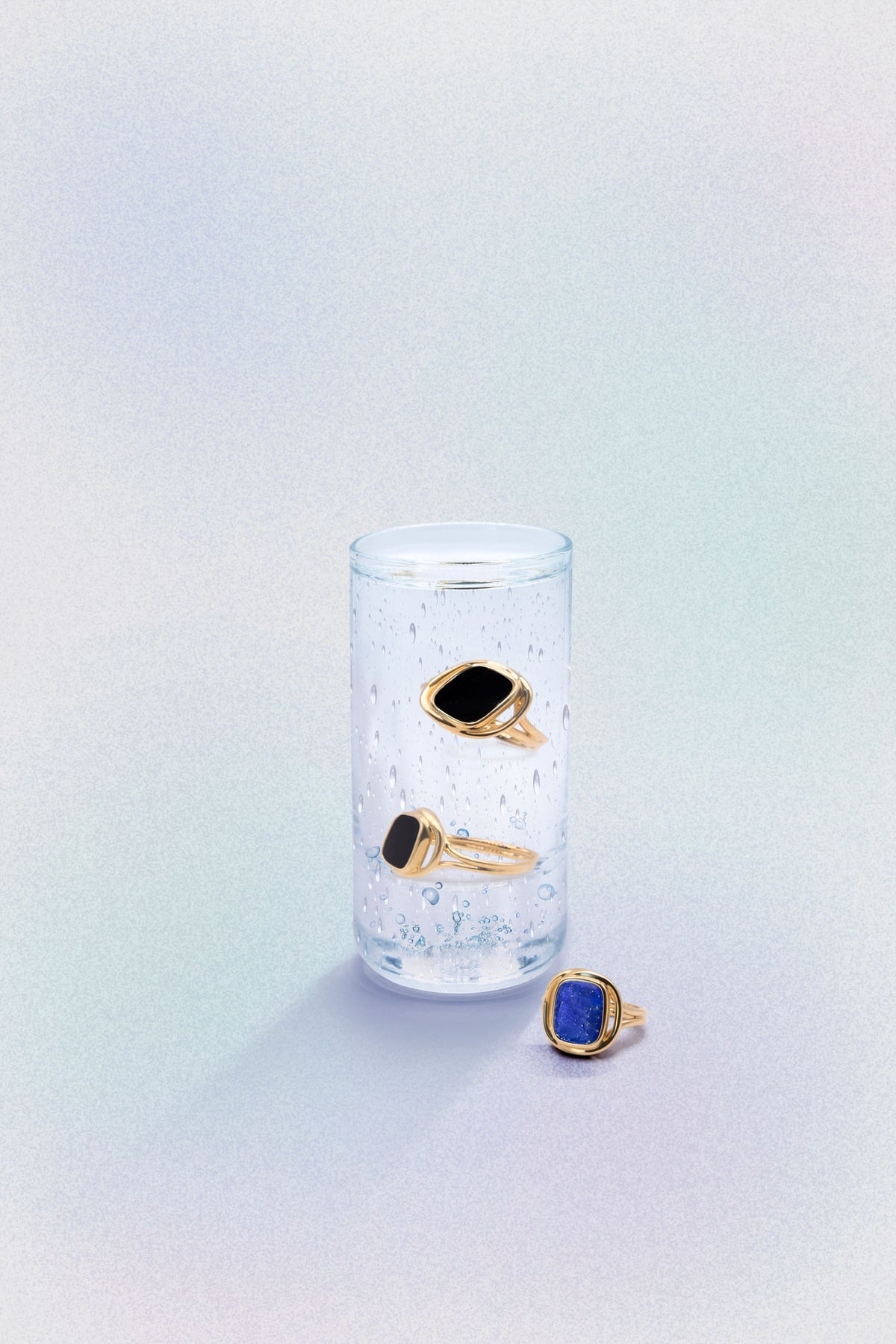 Signature 18K Gold Singet Ring w. Black Onyx