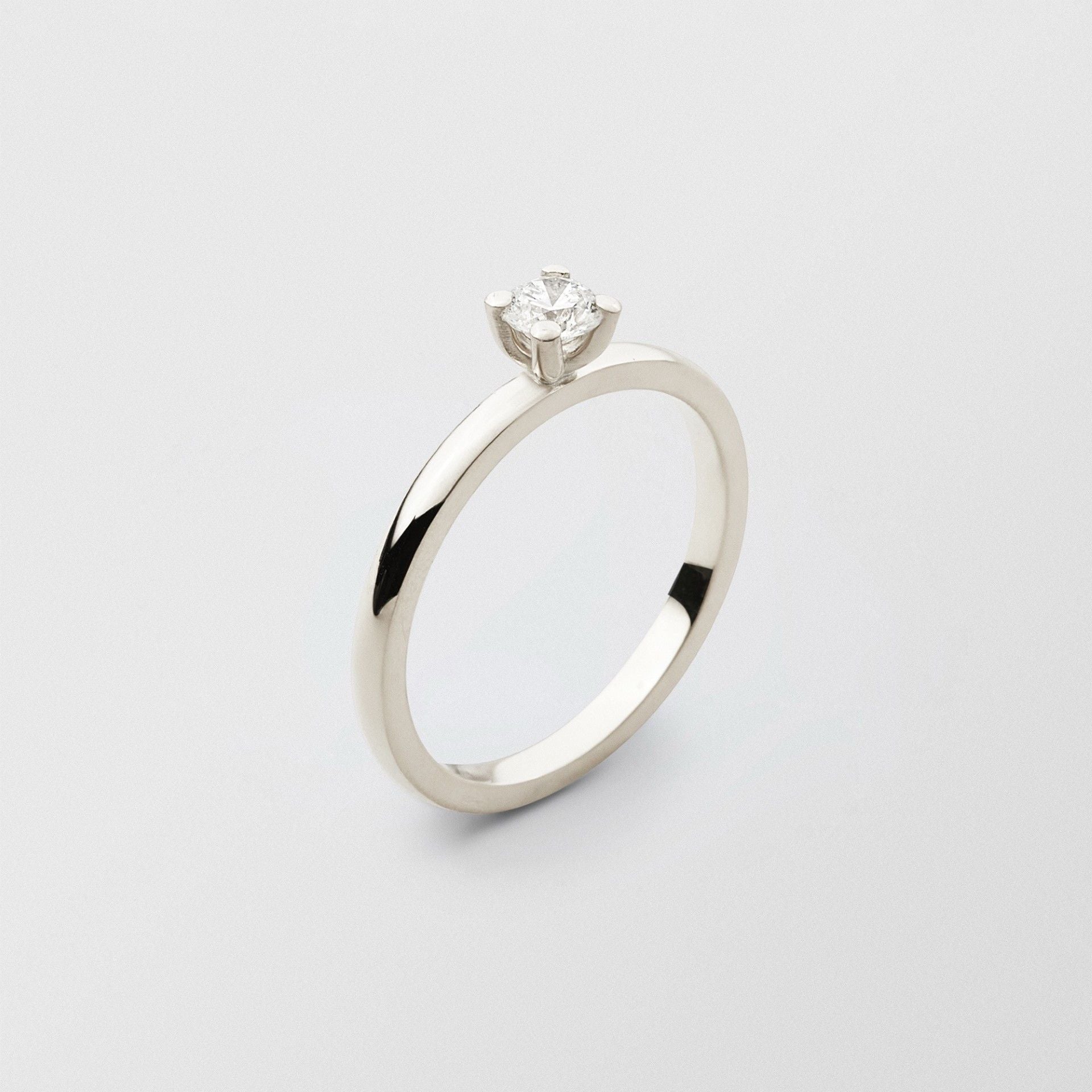 Soft 18K White Gold Ring w.  0.25ct Diamond