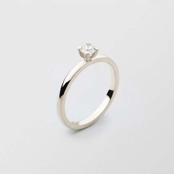 Soft 18K White Gold Ring w.  0.25ct Diamond