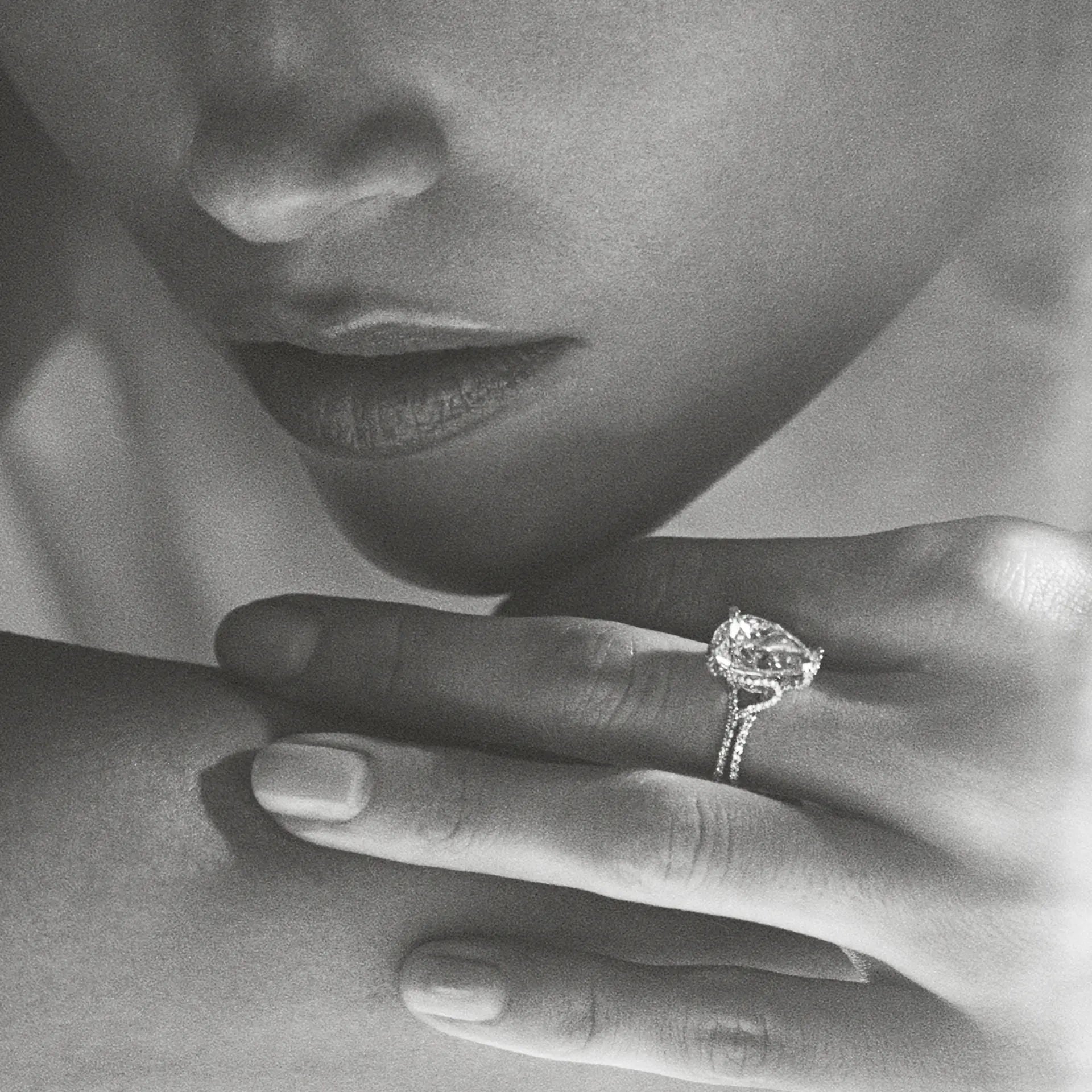 Love Band Solitaire 18K Gold Ring w. 122 Diamonds