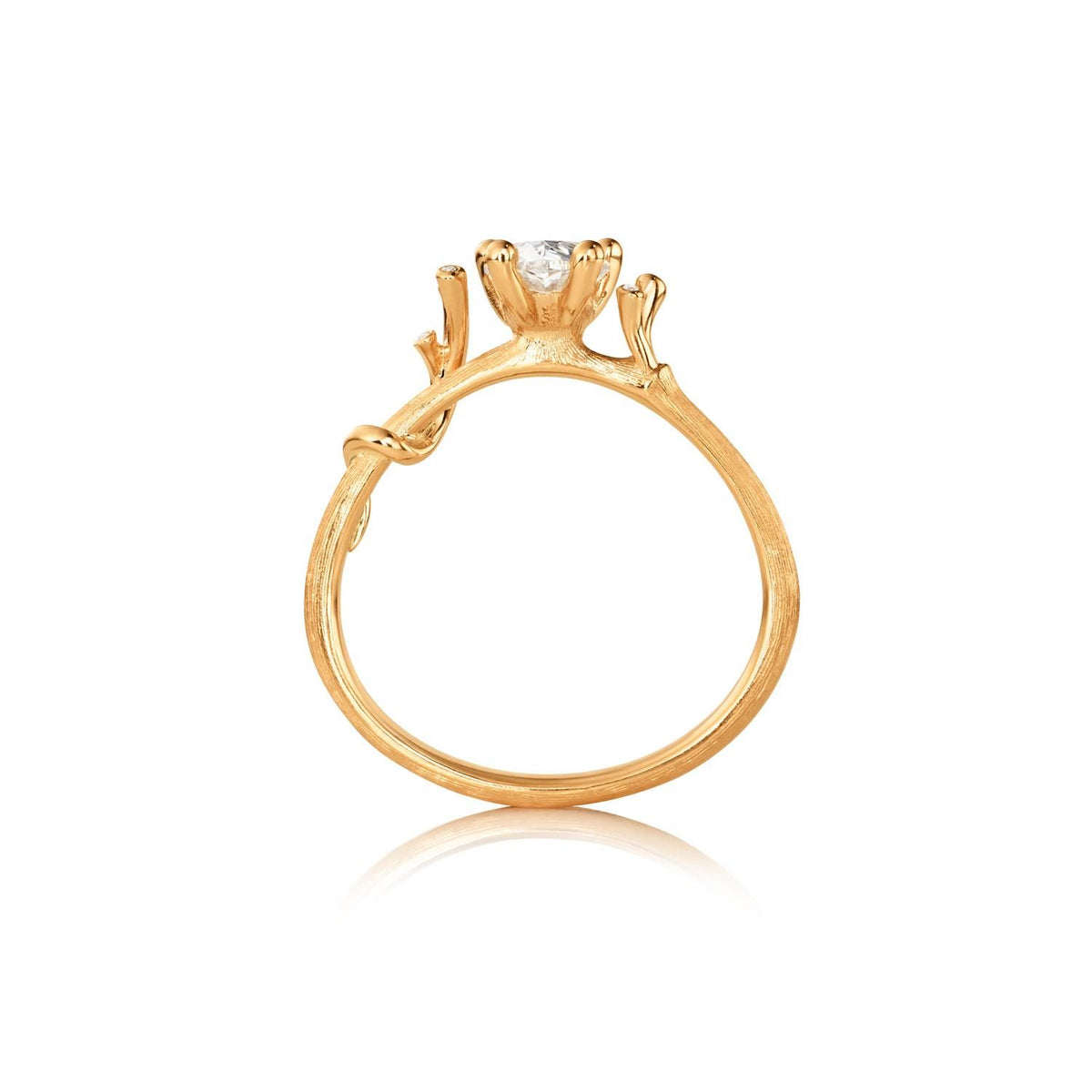 Nature Solitaire 18K Gold Ring w. Pear Diamond