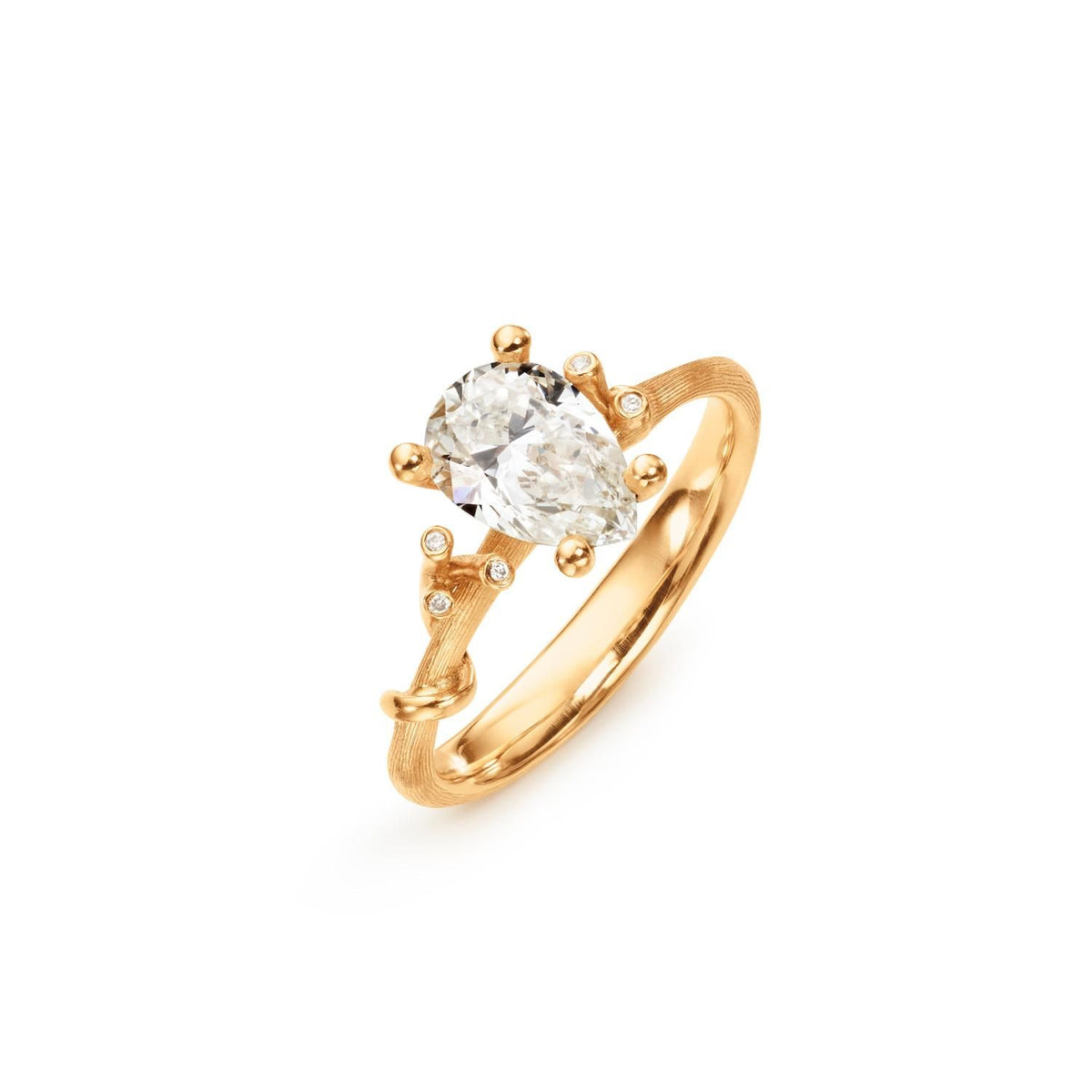 Nature Solitaire 18K Gold Ring w. Pear Diamond