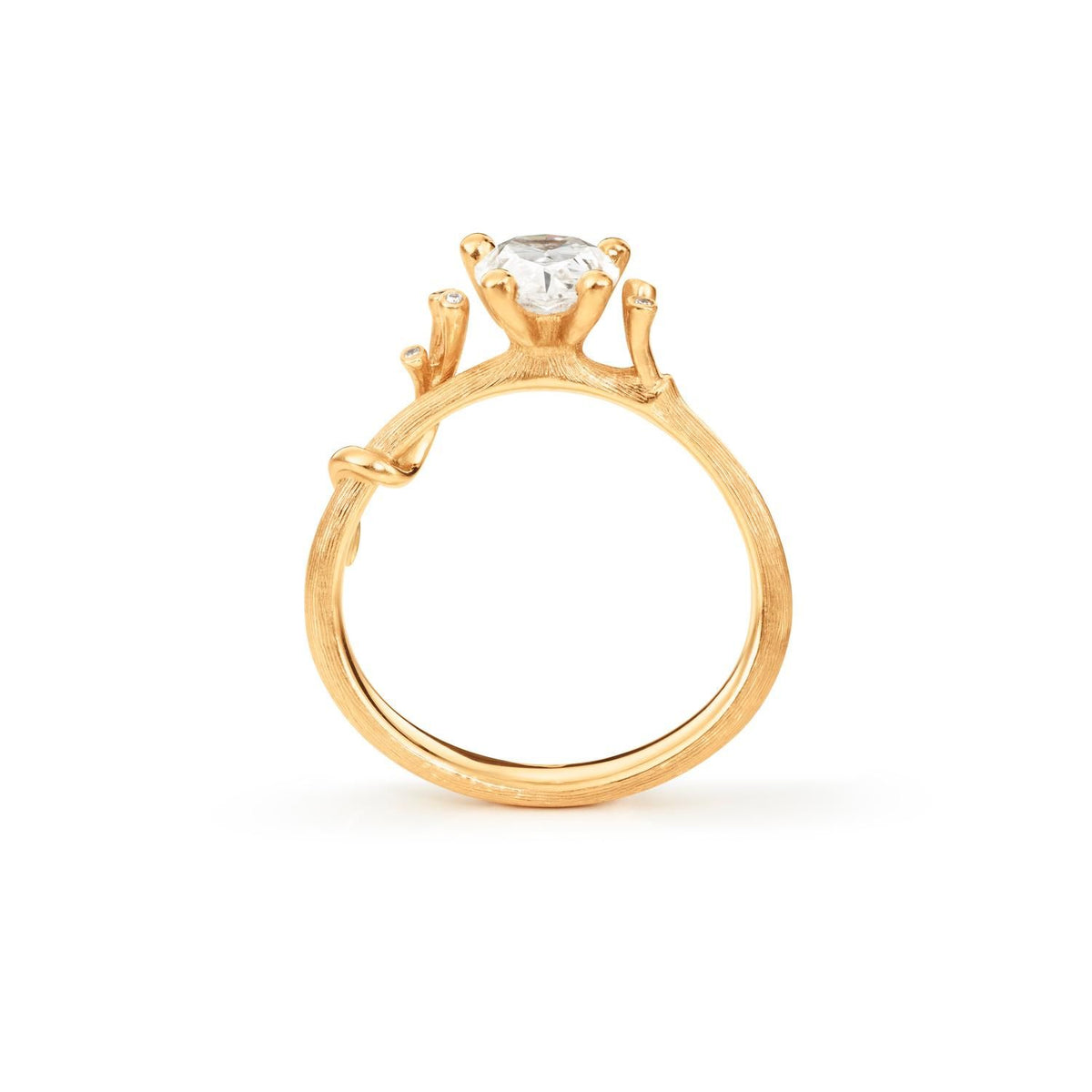 Nature Solitaire 18K Gold Ring w. Pear Diamond