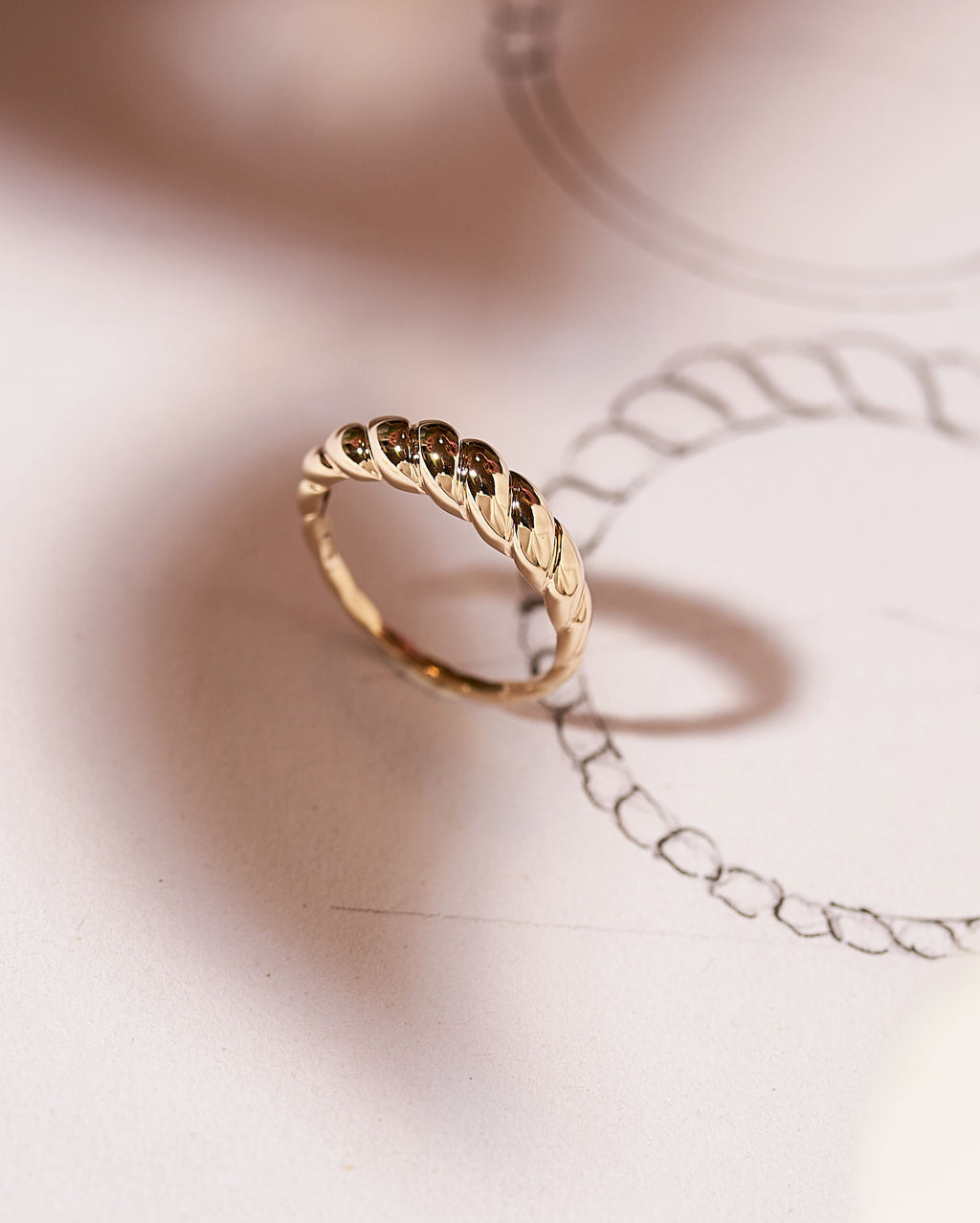 Croissant Dome 14k Goldring