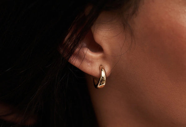 Curvy 14K Gold Hoops