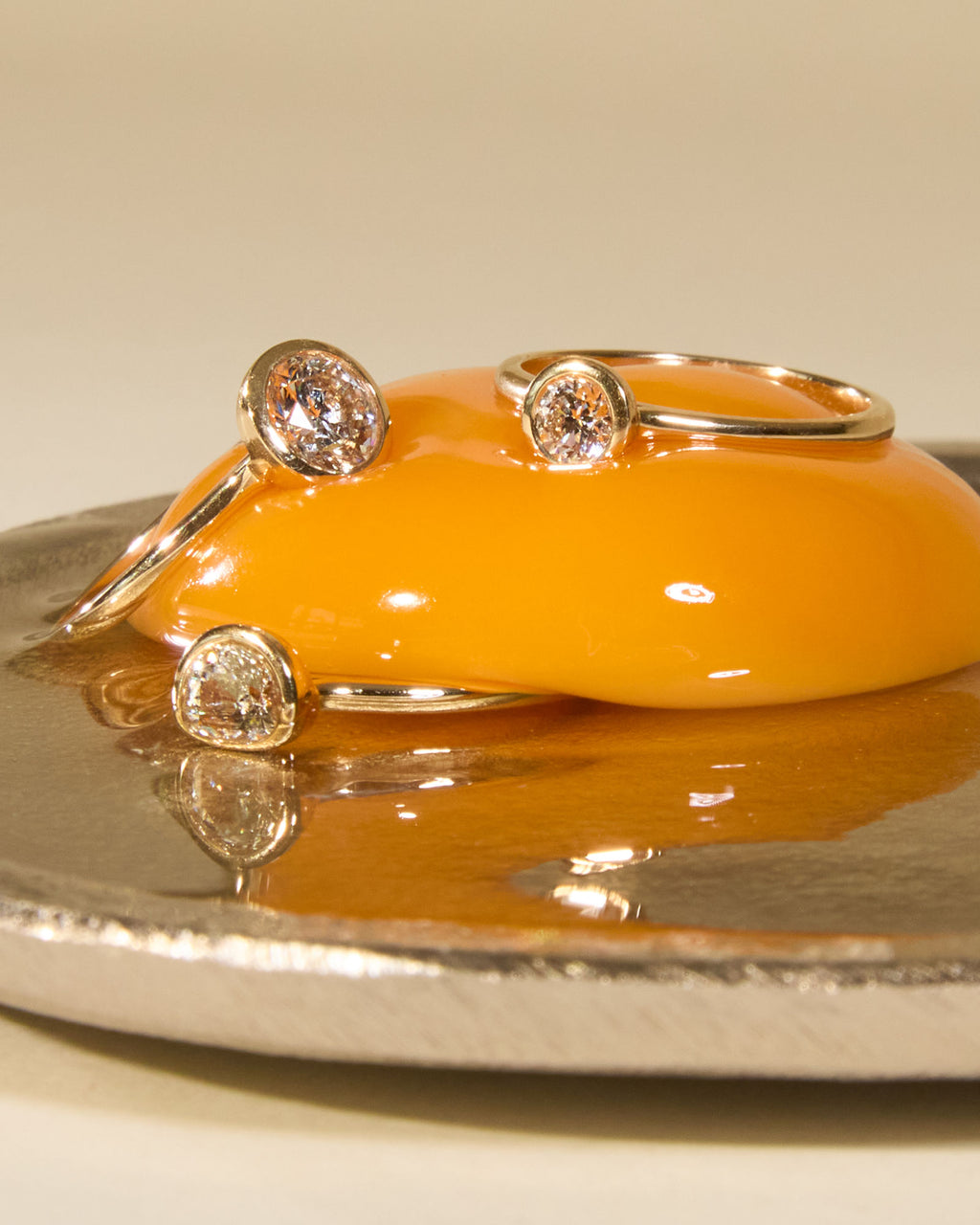 Bezel 0.5 CT 14k or 18k Whitegold Ring w. Lab-Grown Diamond