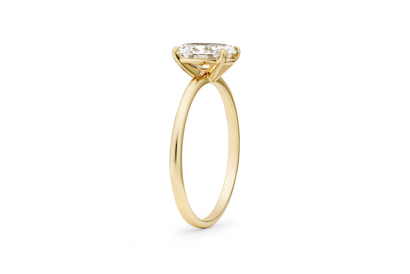 Oval Cut 14 or 18K Gold Ring w. 1.0 ct Lab-Grown Diamond