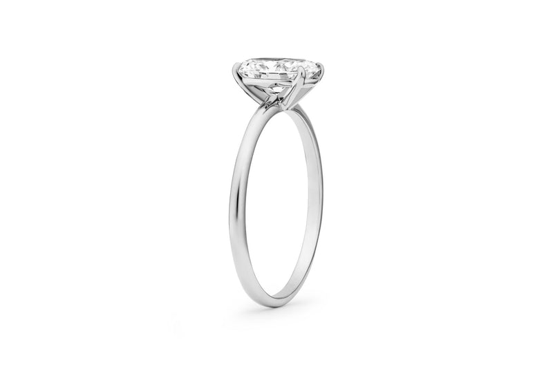 Oval Cut 14 or 18K Whitegold Ring w. 1.0 ct Lab-Grown Diamond