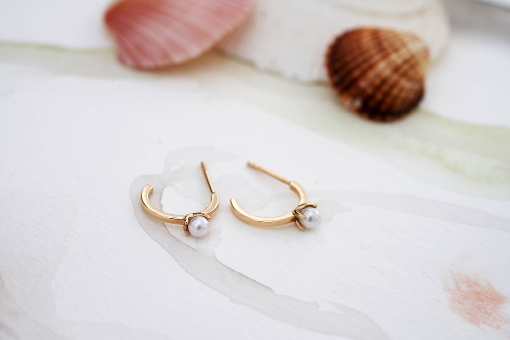 Pearl 14K Gold Huggie