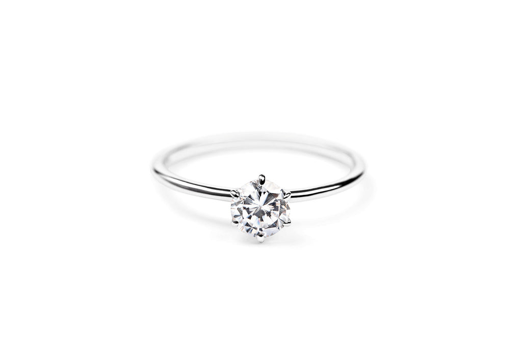 Six Prong 14K or 18K Whitegold Ring w. 0.5ct Lab-Grown Diamond