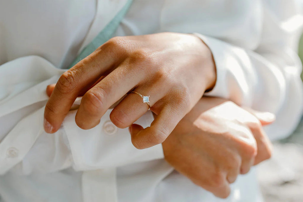akind squarecutdiamondring 1