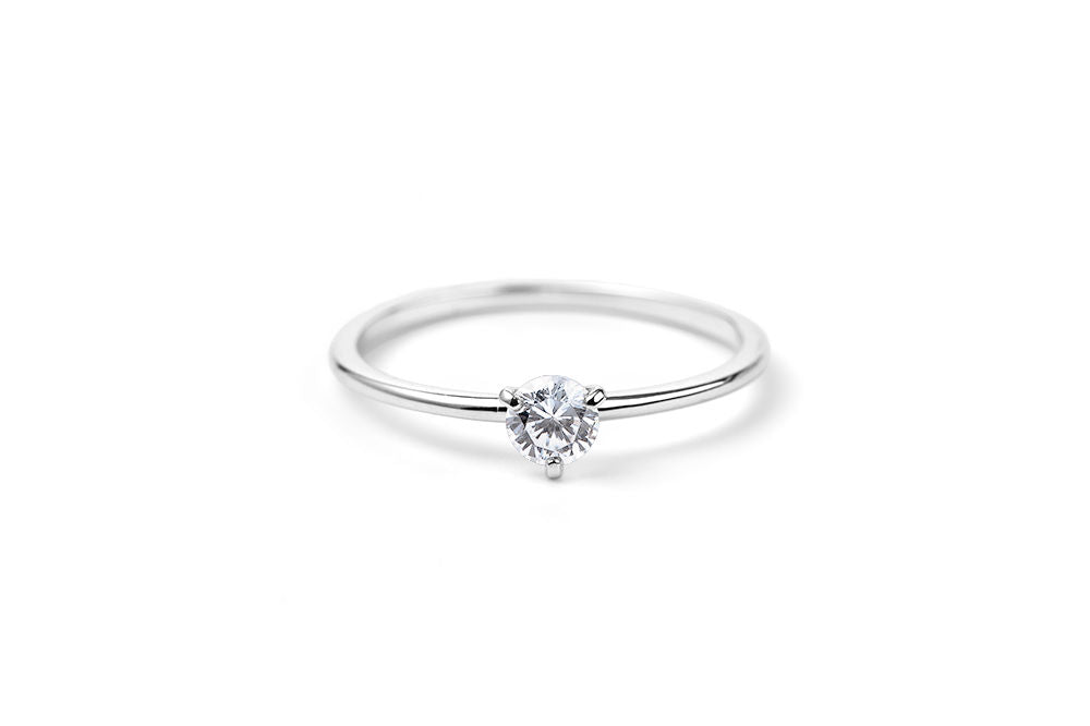 akind threeprong0.3ct laying wg studio