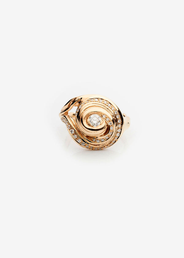 Cochlea Grande 14K Goldring mit Pavé Diamantzentrum