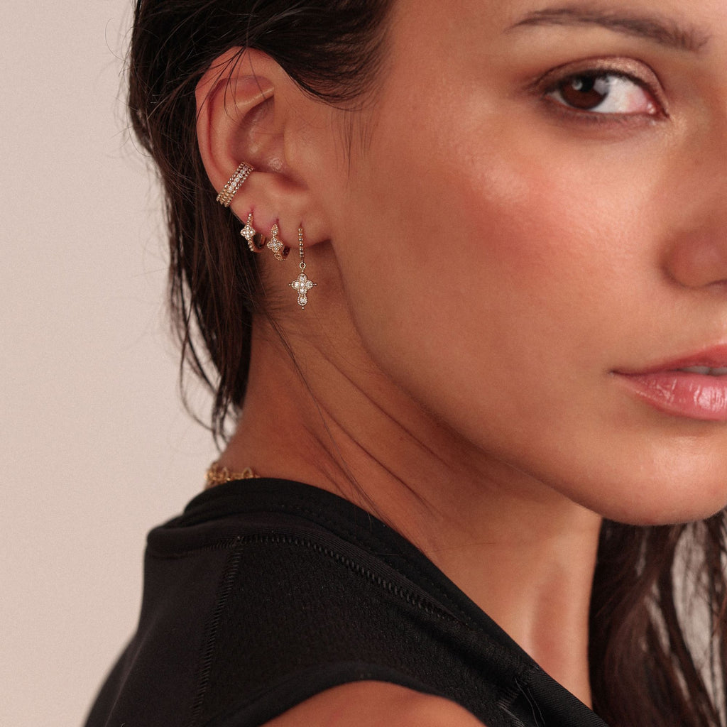 Nina Flower Petals Mini 18K Gold Hoop w. Diamonds