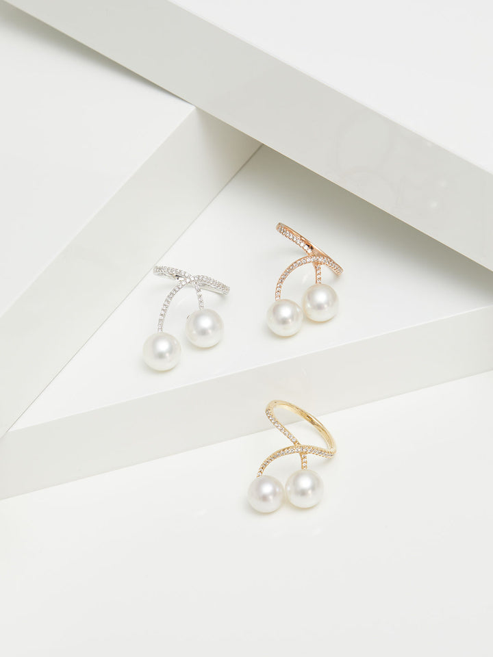 Curved 18K Gold Ring w. Diamonds & Pearls