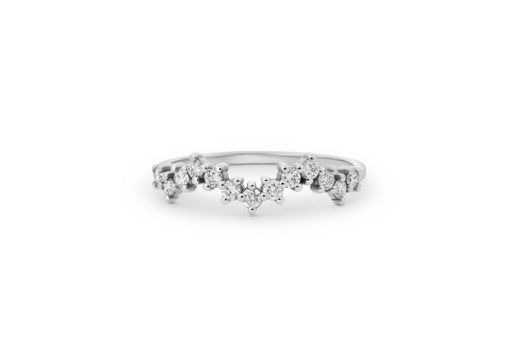 Flowy 14k or 18k Whitegold Ring w. Lab-Grown Diamonds