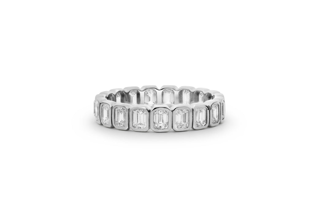 Cut Eternity 14k or 18k Whitegold Ring w. Lab-Grown Diamonds