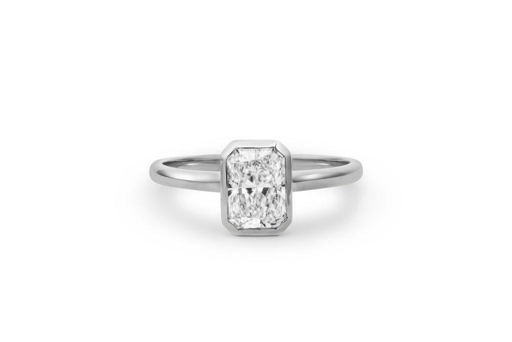 Radiant Bezel 0.5 CT 14k or 18k Whitegold Ring w. Lab-Grown Diamond