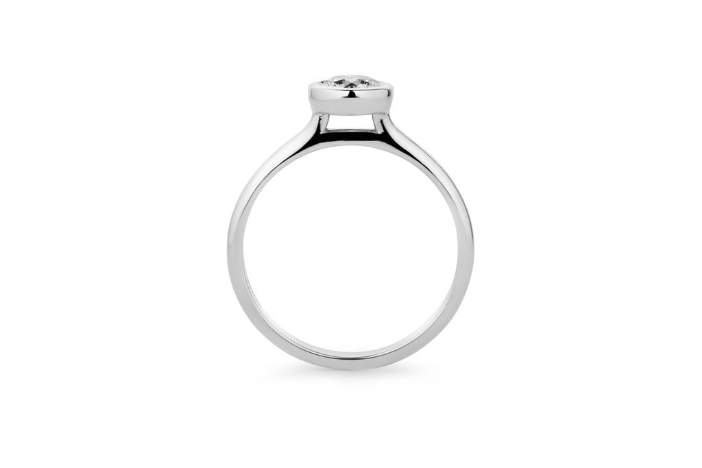 Bezel 1.0 CT 14k or 18k Whitegold Ring w. Lab-Grown Diamond