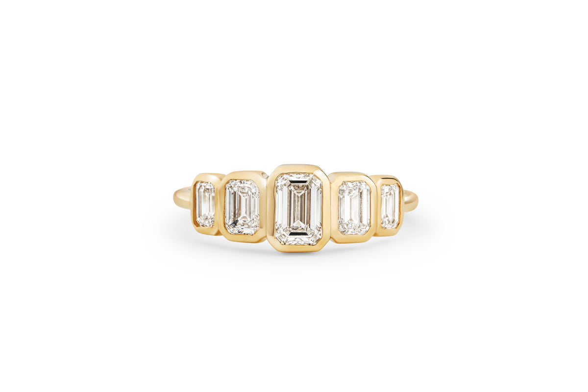 Fem Sten 14k eller 18k Guld Ring m. Lab-Grown Diamanter