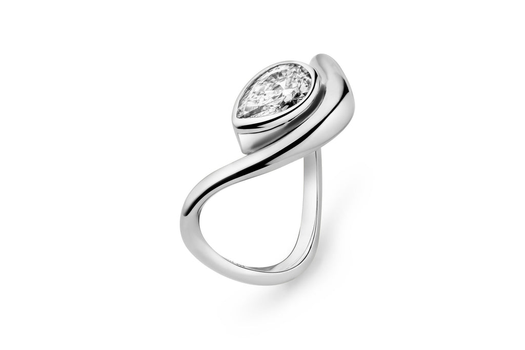 Wavy Pear Bezel 14k or 18k Whitegold Ring w. Lab-Grown Diamond