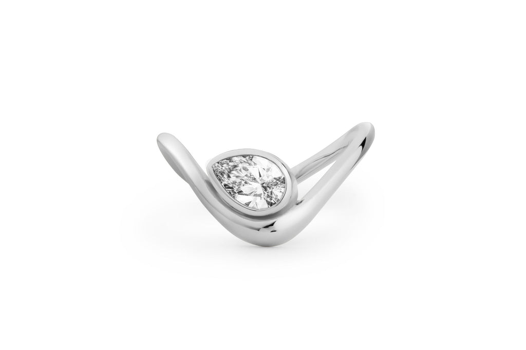 Wavy Pear Bezel 14k or 18k Whitegold Ring w. Lab-Grown Diamond