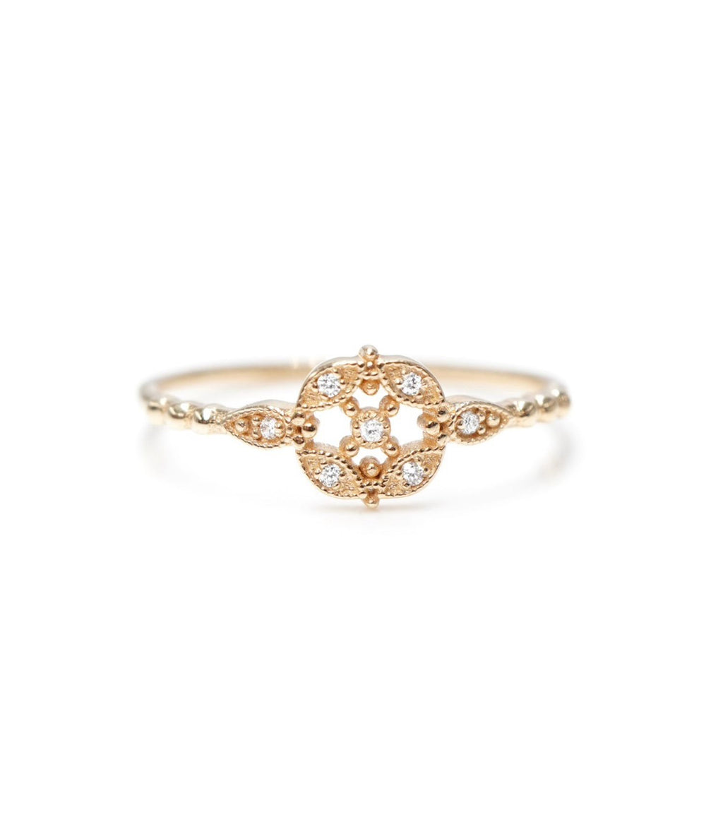 Sweet Romance 18K Gold Ring w. Diamonds