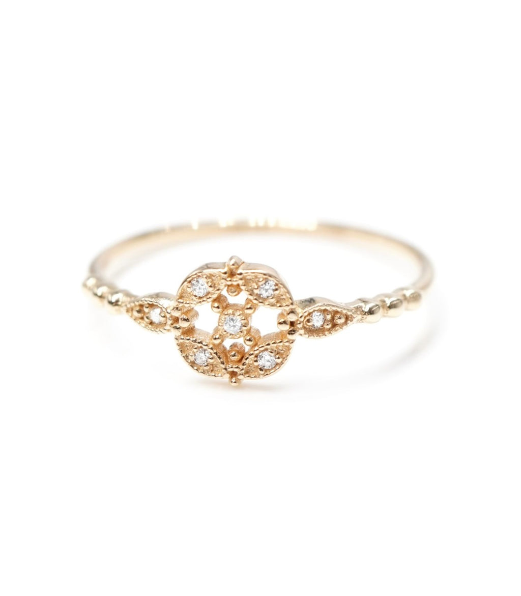 Sweet Romance 18K Gold Ring w. Diamonds