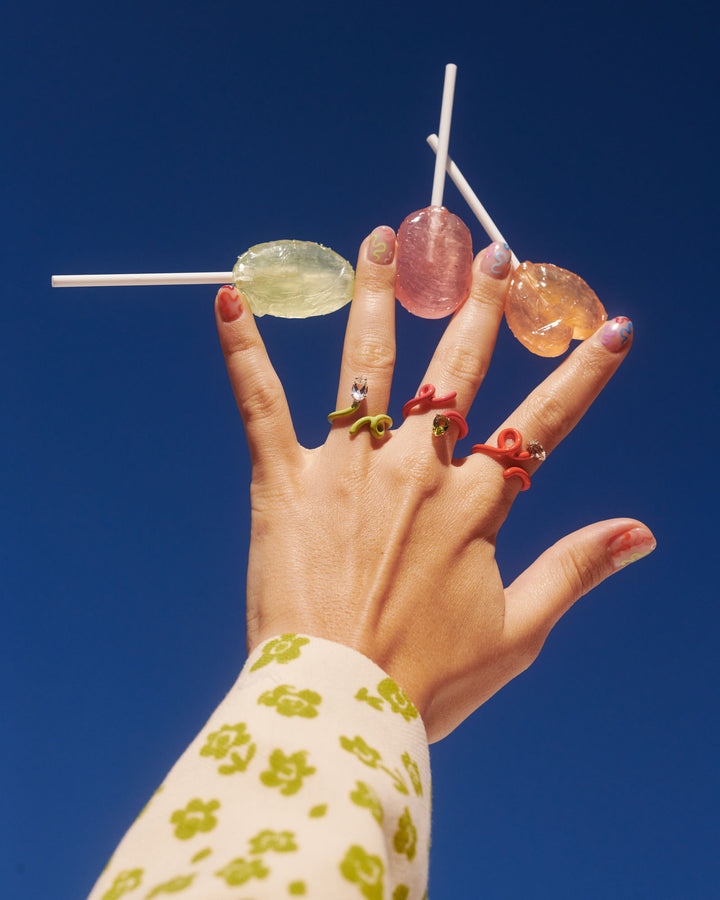 Baby Vine Tenrdil 9K Gold Light Green Ring w. Crystal